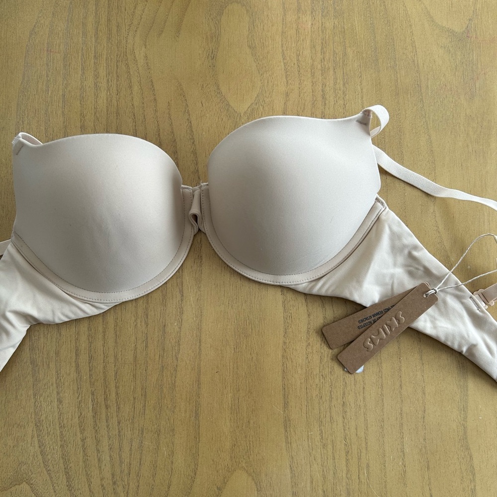 SKIMS Cream Underwire Bra with Molded Cups and Adjustable Straps